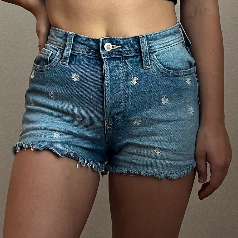 Hollister high rise daisy shorts